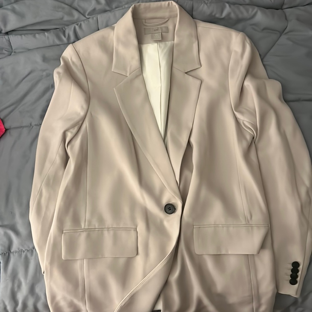 Brand new never worn H&M women’s small nude blazer